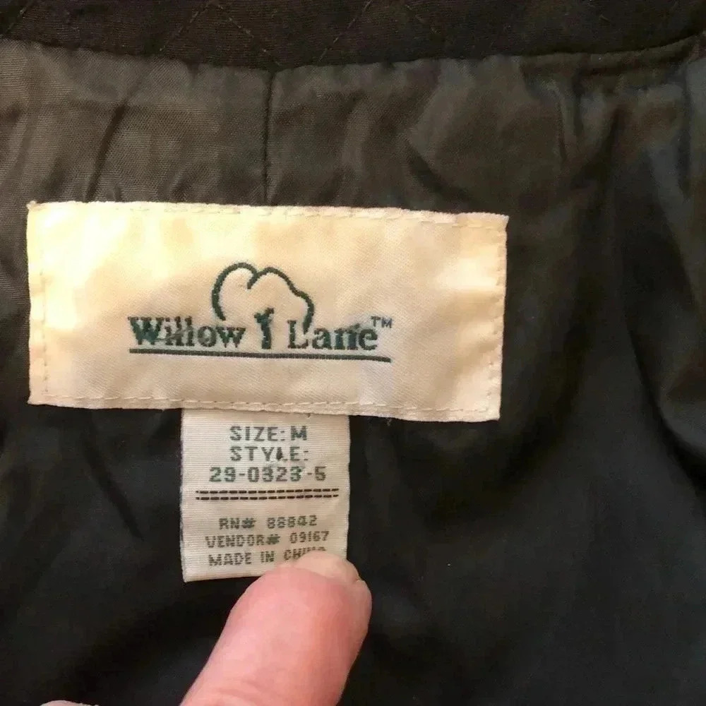 Willow Lane lined coat.  Button close.  Two open side pockets - Picture 7 of 10